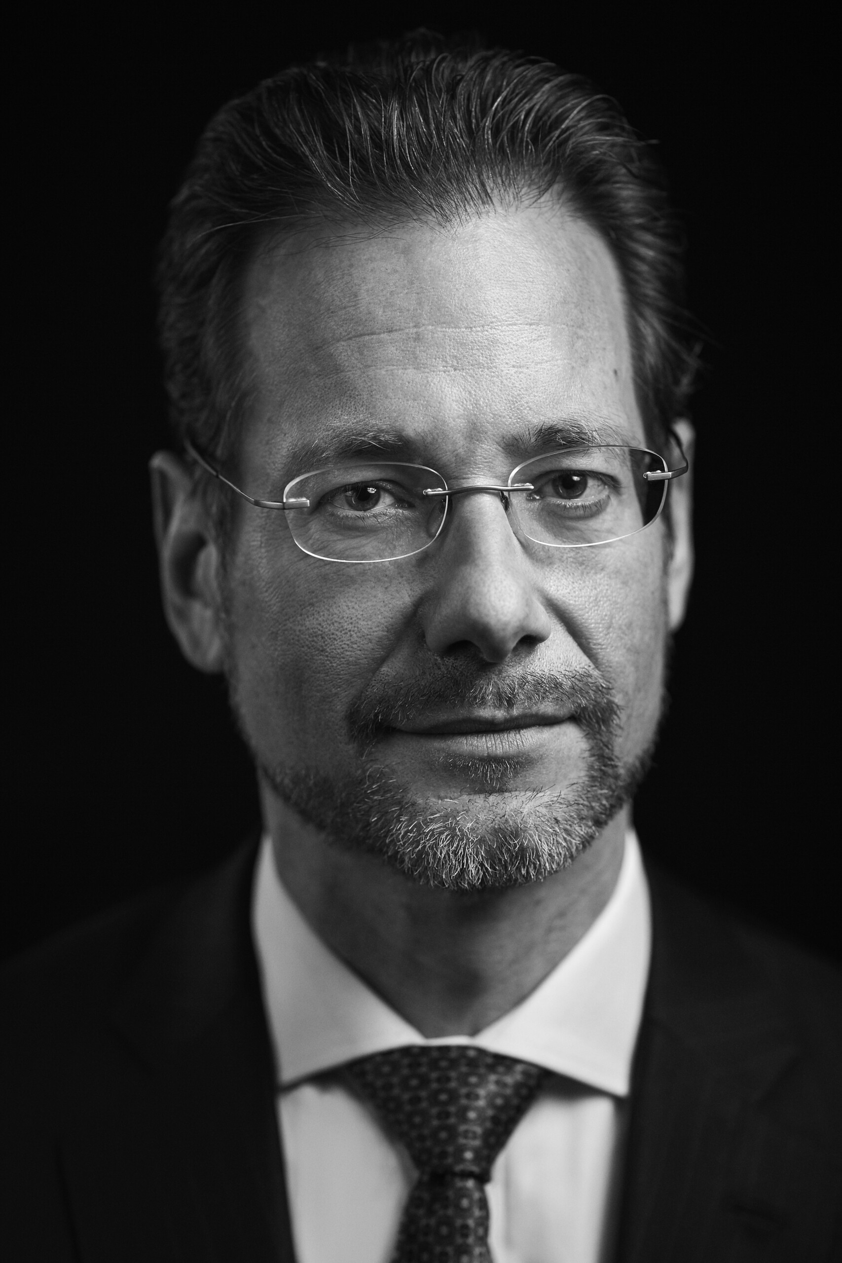 Dr. Daniel Diemers, by Lea Meienberg. (copyright 2019). https://www.leameienberg.ch/ 